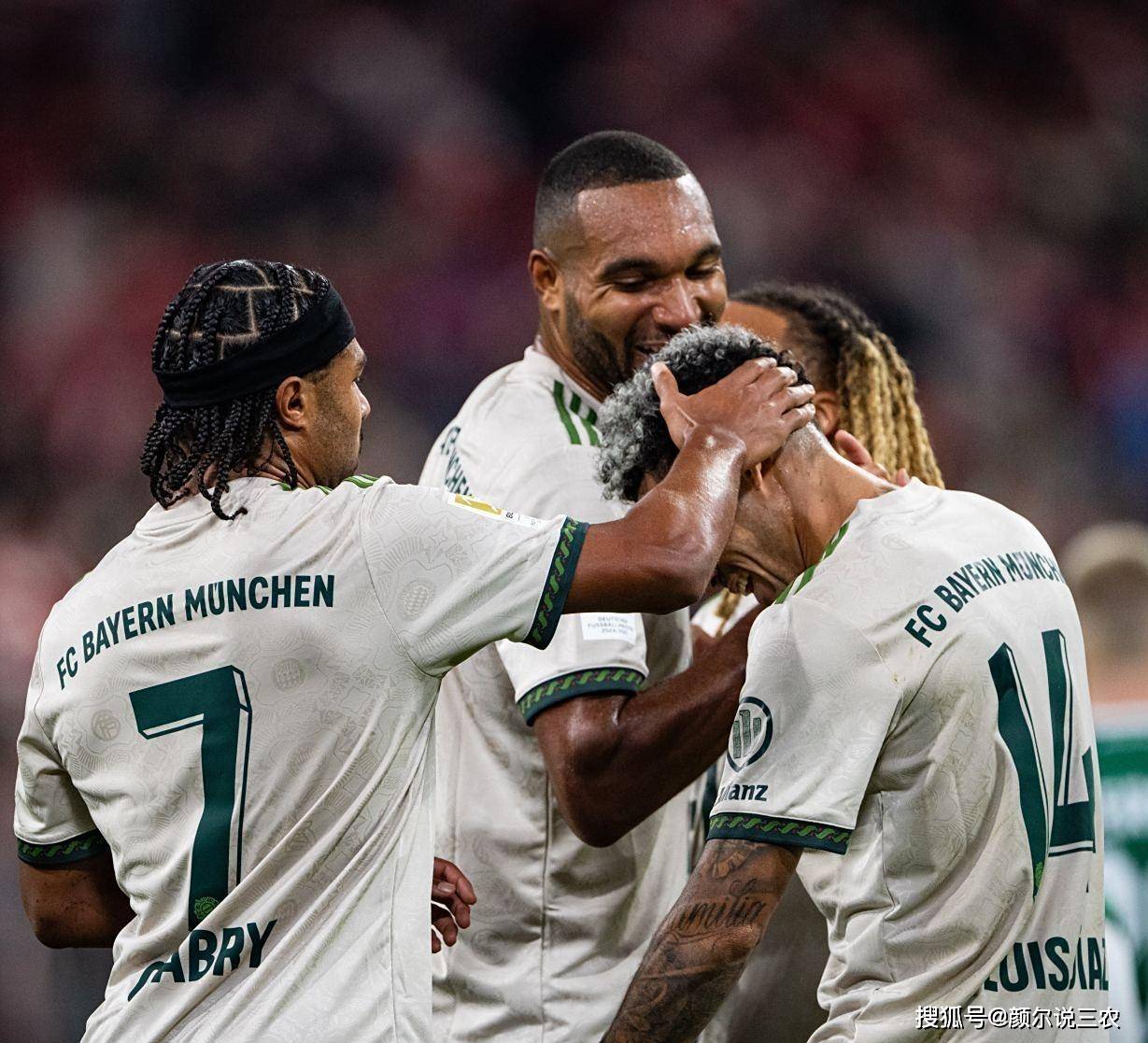 4-0！凯恩独享历史第一，C罗神迹告破，拜仁全胜领跑德甲