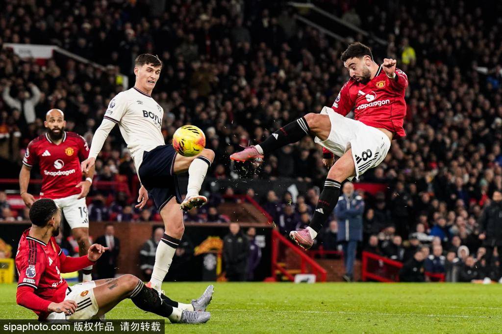 曼联中场大换血:四大中场球员面临离队,六人候选名单曝光