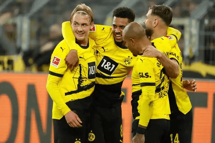 周六014德甲焦点战:多特蒙德VS奥格斯堡 大黄蜂主场冲冠VS客队保中游,胜负无悬念?