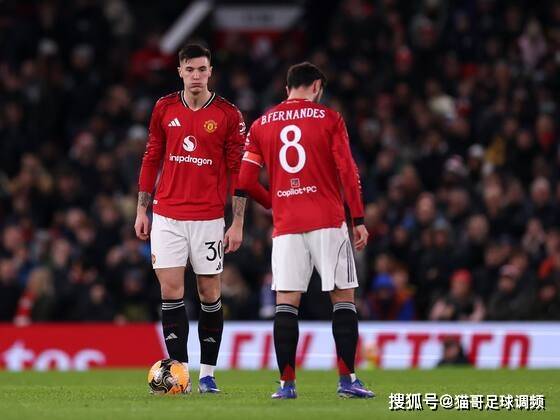 曼联锋线的“错位”难题:谢什科还是奥斯梅恩?